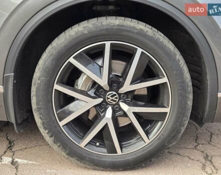 Серый Фольксваген Туарег, объемом двигателя 3 л и пробегом 137 тыс. км за 56900 $, фото 19 на Automoto.ua