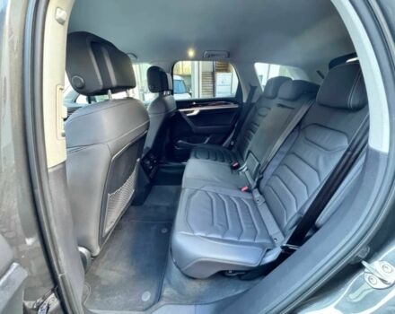 Сірий Фольксваген Туарег, об'ємом двигуна 3 л та пробігом 15 тис. км за 30000 $, фото 9 на Automoto.ua