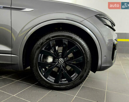 Серый Фольксваген Туарег, объемом двигателя 3 л и пробегом 141 тыс. км за 58999 $, фото 39 на Automoto.ua