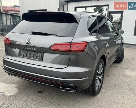 Серый Фольксваген Туарег, объемом двигателя 2.97 л и пробегом 158 тыс. км за 57900 $, фото 68 на Automoto.ua