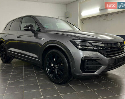 Серый Фольксваген Туарег, объемом двигателя 3 л и пробегом 141 тыс. км за 57999 $, фото 23 на Automoto.ua