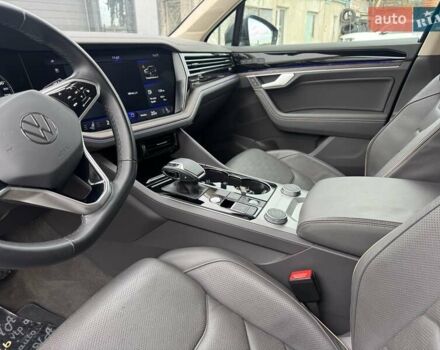 Серый Фольксваген Туарег, объемом двигателя 2.97 л и пробегом 158 тыс. км за 57900 $, фото 73 на Automoto.ua