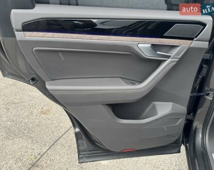 Серый Фольксваген Туарег, объемом двигателя 2.97 л и пробегом 158 тыс. км за 57900 $, фото 50 на Automoto.ua