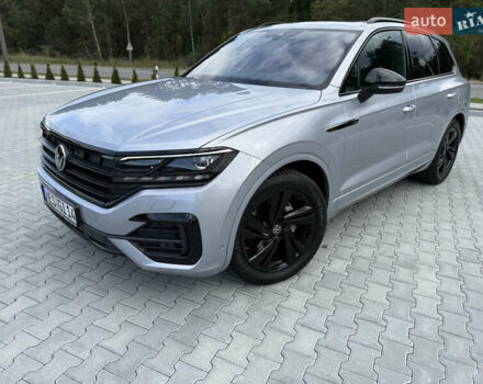 Серый Фольксваген Туарег, объемом двигателя 2.97 л и пробегом 118 тыс. км за 57900 $, фото 2 на Automoto.ua