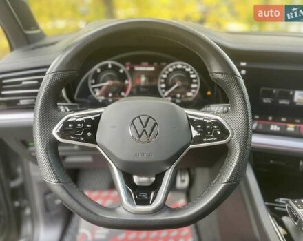 Серый Фольксваген Туарег, объемом двигателя 3 л и пробегом 97 тыс. км за 58999 $, фото 30 на Automoto.ua
