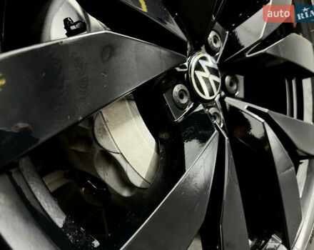 Серый Фольксваген Туарег, объемом двигателя 3 л и пробегом 141 тыс. км за 58999 $, фото 40 на Automoto.ua