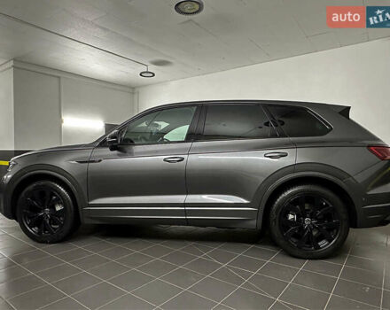 Серый Фольксваген Туарег, объемом двигателя 3 л и пробегом 141 тыс. км за 57999 $, фото 18 на Automoto.ua