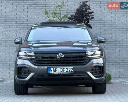 Серый Фольксваген Туарег, объемом двигателя 2.97 л и пробегом 156 тыс. км за 55300 $, фото 85 на Automoto.ua