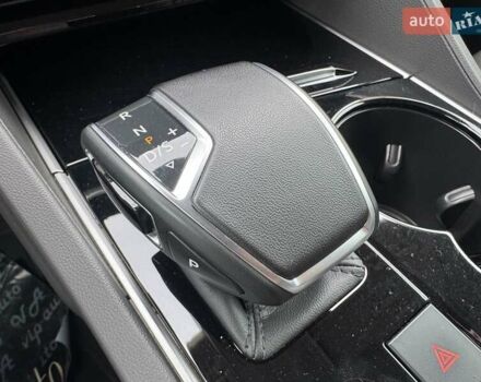 Серый Фольксваген Туарег, объемом двигателя 2.97 л и пробегом 158 тыс. км за 57900 $, фото 2 на Automoto.ua