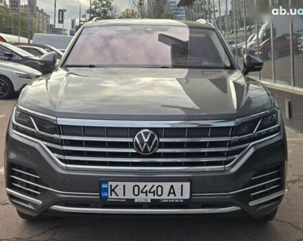 Серый Фольксваген Туарег, объемом двигателя 3 л и пробегом 137 тыс. км за 56900 $, фото 2 на Automoto.ua