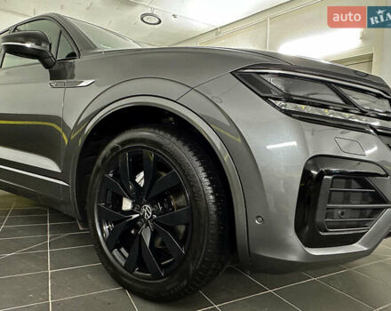 Серый Фольксваген Туарег, объемом двигателя 3 л и пробегом 141 тыс. км за 58999 $, фото 30 на Automoto.ua