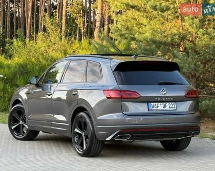 Серый Фольксваген Туарег, объемом двигателя 2.97 л и пробегом 156 тыс. км за 55300 $, фото 68 на Automoto.ua