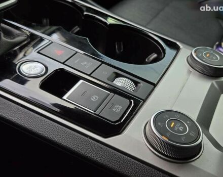 Серый Фольксваген Туарег, объемом двигателя 3 л и пробегом 137 тыс. км за 56900 $, фото 27 на Automoto.ua