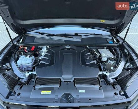 Серый Фольксваген Туарег, объемом двигателя 2.97 л и пробегом 156 тыс. км за 55300 $, фото 90 на Automoto.ua