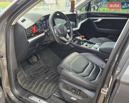 Серый Фольксваген Туарег, объемом двигателя 3 л и пробегом 137 тыс. км за 56900 $, фото 7 на Automoto.ua