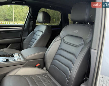 Серый Фольксваген Туарег, объемом двигателя 2.97 л и пробегом 118 тыс. км за 57900 $, фото 27 на Automoto.ua