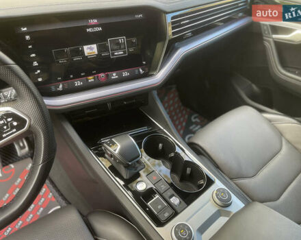 Серый Фольксваген Туарег, объемом двигателя 3 л и пробегом 97 тыс. км за 59400 $, фото 38 на Automoto.ua