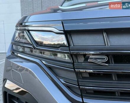 Серый Фольксваген Туарег, объемом двигателя 2.97 л и пробегом 156 тыс. км за 55300 $, фото 92 на Automoto.ua