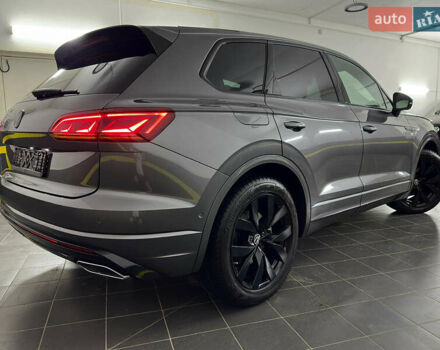 Серый Фольксваген Туарег, объемом двигателя 3 л и пробегом 141 тыс. км за 58999 $, фото 6 на Automoto.ua