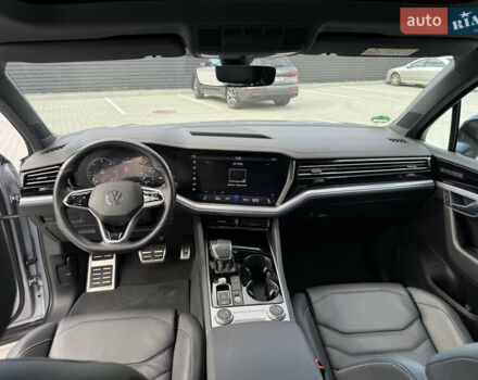 Серый Фольксваген Туарег, объемом двигателя 2.97 л и пробегом 118 тыс. км за 57900 $, фото 35 на Automoto.ua