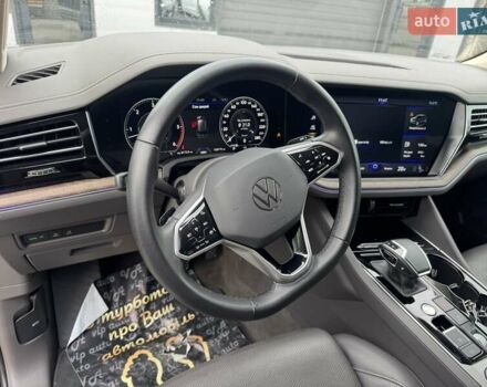 Серый Фольксваген Туарег, объемом двигателя 2.97 л и пробегом 158 тыс. км за 57900 $, фото 72 на Automoto.ua