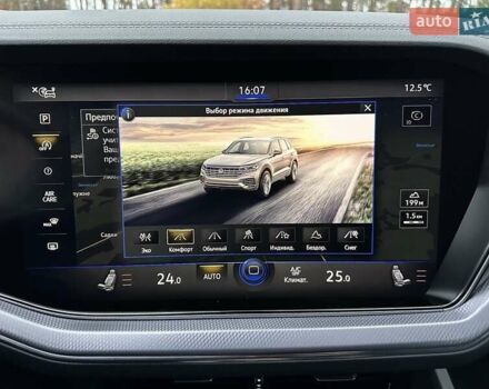 Серый Фольксваген Туарег, объемом двигателя 2.97 л и пробегом 156 тыс. км за 55300 $, фото 43 на Automoto.ua