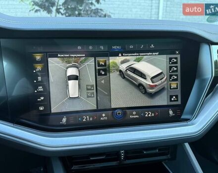 Серый Фольксваген Туарег, объемом двигателя 2.97 л и пробегом 156 тыс. км за 55300 $, фото 46 на Automoto.ua