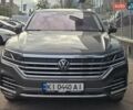 Серый Фольксваген Туарег, объемом двигателя 3 л и пробегом 137 тыс. км за 56900 $, фото 2 на Automoto.ua