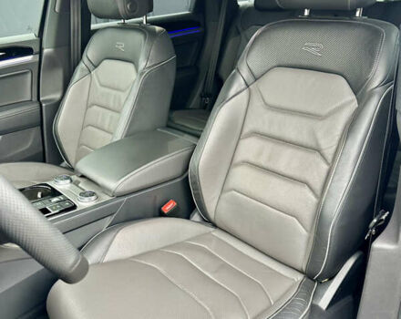 Серый Фольксваген Туарег, объемом двигателя 2.99 л и пробегом 135 тыс. км за 57000 $, фото 17 на Automoto.ua