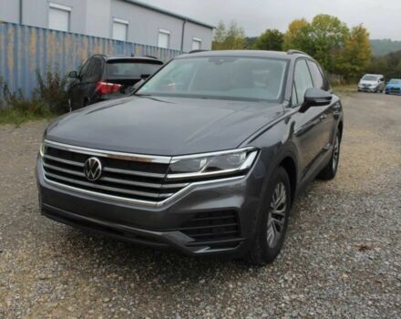 Серый Фольксваген Туарег, объемом двигателя 3 л и пробегом 18 тыс. км за 40200 $, фото 2 на Automoto.ua