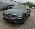 Серый Фольксваген Туарег, объемом двигателя 3 л и пробегом 18 тыс. км за 40200 $, фото 2 на Automoto.ua