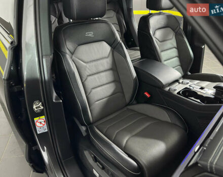 Серый Фольксваген Туарег, объемом двигателя 3 л и пробегом 141 тыс. км за 58999 $, фото 64 на Automoto.ua