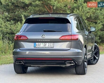 Серый Фольксваген Туарег, объемом двигателя 2.97 л и пробегом 156 тыс. км за 55300 $, фото 76 на Automoto.ua