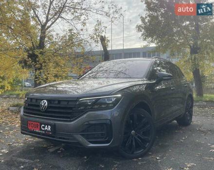 Серый Фольксваген Туарег, объемом двигателя 3 л и пробегом 97 тыс. км за 59400 $, фото 2 на Automoto.ua