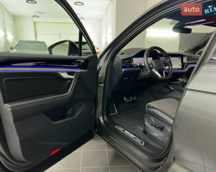 Серый Фольксваген Туарег, объемом двигателя 3 л и пробегом 141 тыс. км за 57999 $, фото 71 на Automoto.ua