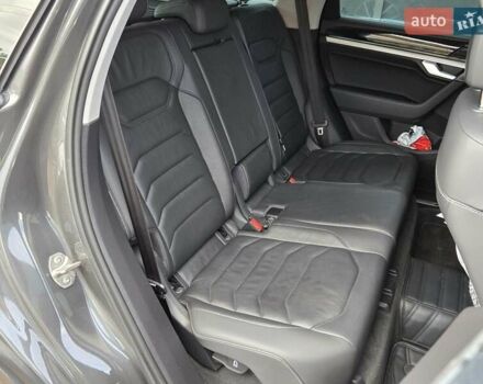 Серый Фольксваген Туарег, объемом двигателя 3 л и пробегом 137 тыс. км за 56900 $, фото 14 на Automoto.ua