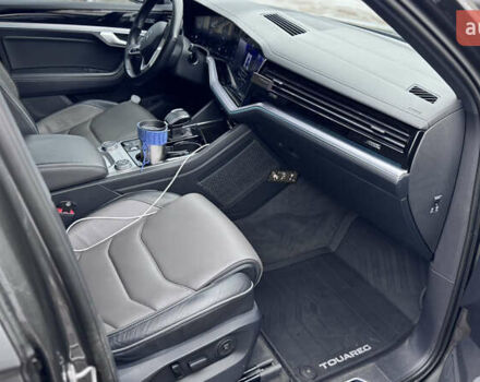 Серый Фольксваген Туарег, объемом двигателя 2.97 л и пробегом 172 тыс. км за 65000 $, фото 11 на Automoto.ua