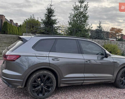 Серый Фольксваген Туарег, объемом двигателя 2.97 л и пробегом 172 тыс. км за 65000 $, фото 28 на Automoto.ua