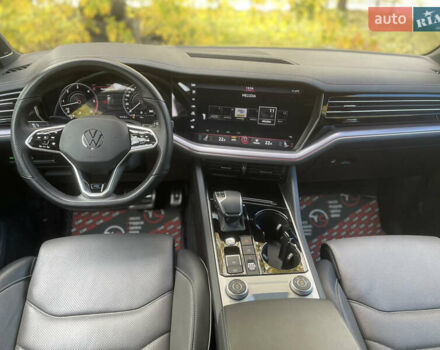 Серый Фольксваген Туарег, объемом двигателя 3 л и пробегом 97 тыс. км за 59400 $, фото 32 на Automoto.ua