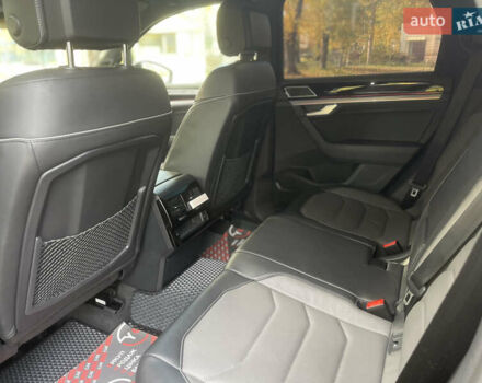 Серый Фольксваген Туарег, объемом двигателя 3 л и пробегом 97 тыс. км за 59400 $, фото 44 на Automoto.ua