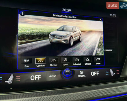 Серый Фольксваген Туарег, объемом двигателя 3 л и пробегом 141 тыс. км за 58999 $, фото 94 на Automoto.ua