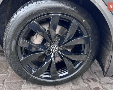 Серый Фольксваген Туарег, объемом двигателя 2.97 л и пробегом 172 тыс. км за 65000 $, фото 5 на Automoto.ua