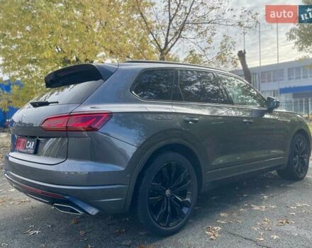 Серый Фольксваген Туарег, объемом двигателя 3 л и пробегом 97 тыс. км за 58999 $, фото 3 на Automoto.ua