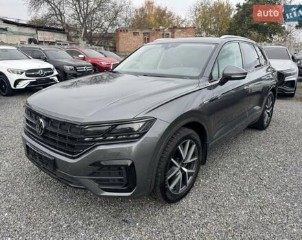 Серый Фольксваген Туарег, объемом двигателя 2.97 л и пробегом 158 тыс. км за 57900 $, фото 85 на Automoto.ua