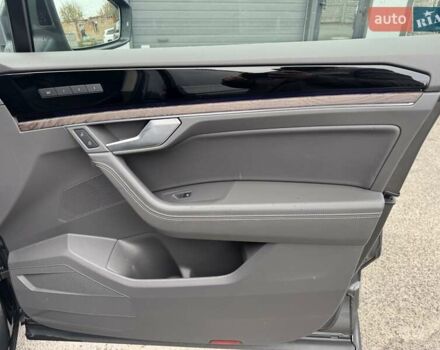 Серый Фольксваген Туарег, объемом двигателя 2.97 л и пробегом 158 тыс. км за 57900 $, фото 33 на Automoto.ua