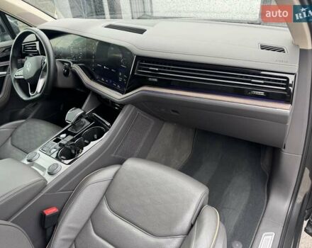 Серый Фольксваген Туарег, объемом двигателя 2.97 л и пробегом 158 тыс. км за 57900 $, фото 36 на Automoto.ua