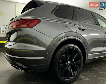 Серый Фольксваген Туарег, объемом двигателя 3 л и пробегом 141 тыс. км за 57999 $, фото 34 на Automoto.ua