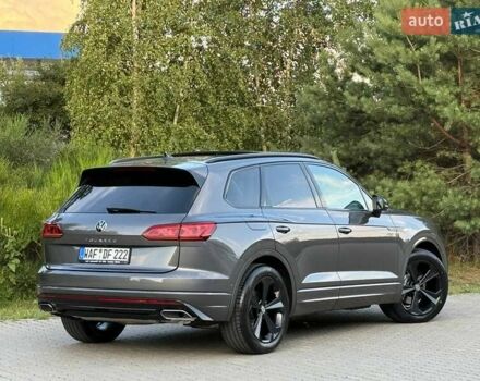 Серый Фольксваген Туарег, объемом двигателя 2.97 л и пробегом 156 тыс. км за 55300 $, фото 77 на Automoto.ua
