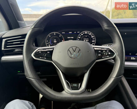 Серый Фольксваген Туарег, объемом двигателя 2.97 л и пробегом 118 тыс. км за 57900 $, фото 39 на Automoto.ua