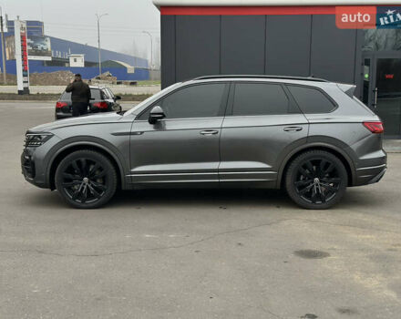 Серый Фольксваген Туарег, объемом двигателя 2.99 л и пробегом 135 тыс. км за 57000 $, фото 18 на Automoto.ua